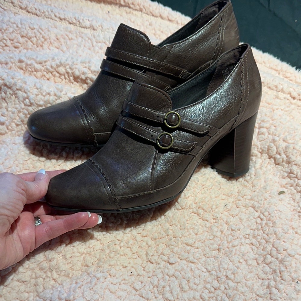 Clarks Brown Leather Heels - Picture 16 of 16